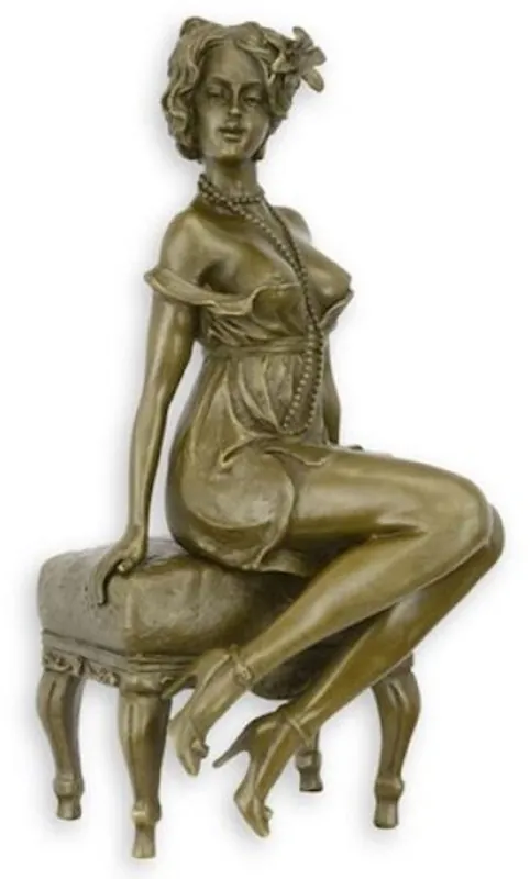 Casa Padrino Luxus Barock Bronze Figur Frau mit Hocker 12,4 x 10,7 x H. 24,5 cm - Bronze Skulptur - Dekofigur - Barock Deko Accessoires Preis Gesenkt