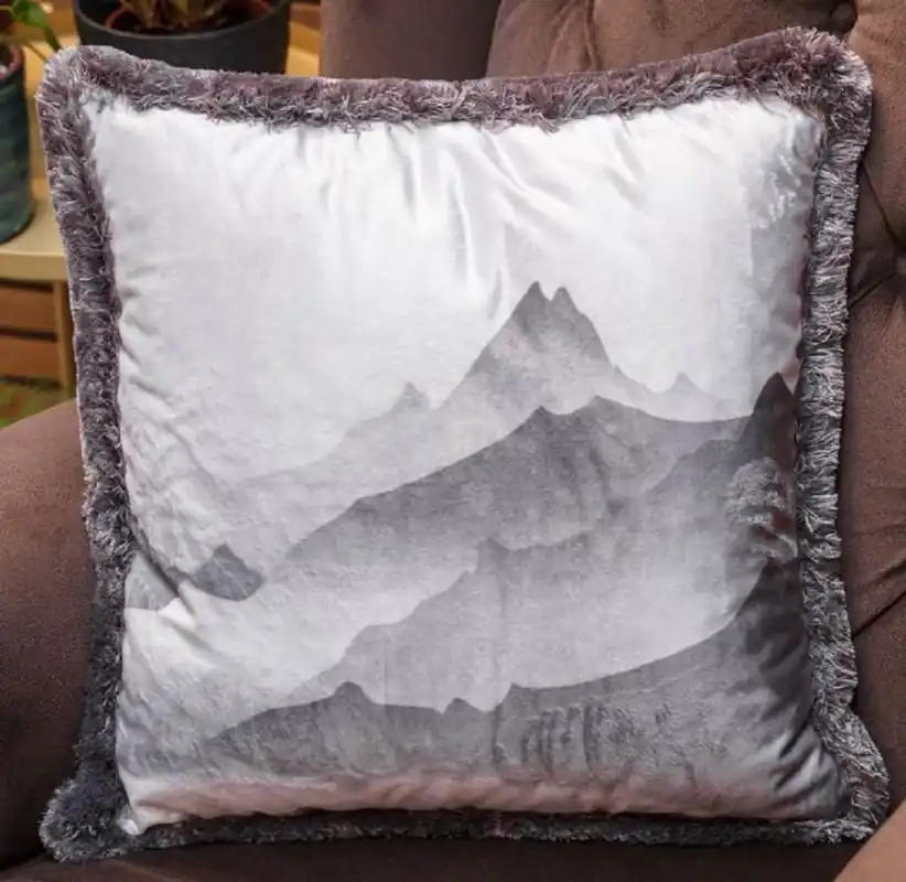 Casa Padrino Luxus Deko Kissen Gebirge mit See Grau 45 x 45 cm - Bedrucktes Samt Kissen mit Fransen - Wohnzimmer Deko Accessoires Preis Gesenkt