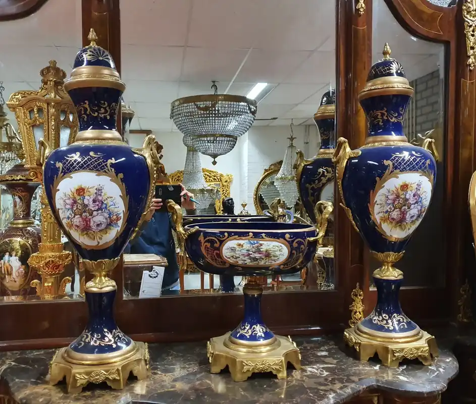 Casa Padrino Luxus Barock Porzellan Vasen und Schalen Set (2 Vasen und 1 Schale) mit Messing Griffen Nur Heute