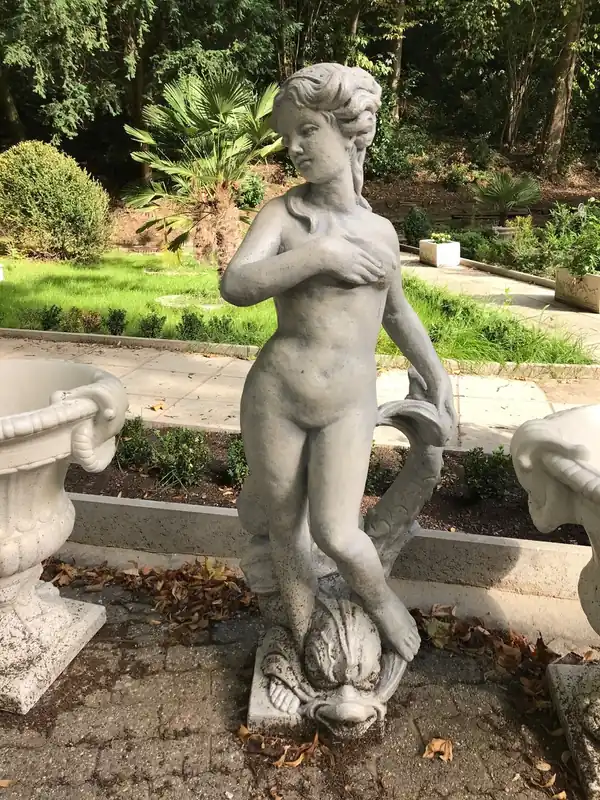 Casa Padrino Jugendstil Gartendeko Skulptur / Statue Mädchen mit Delfin Antikstil Grau - Steinfigur Gartenskulptur Garantierte Lieferung