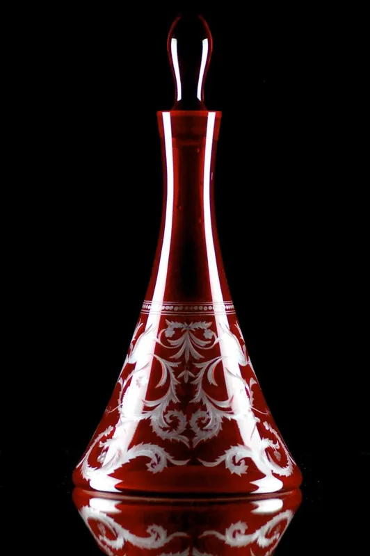 Casa Padrino Luxus Weinkaraffe Rot / Silber Ø 17 x H. 36 cm - Mundgeblasene und handgravierte Glas Karaffe - Hotel & Restaurant Accessoires - Luxus Qualität Top-Angebot