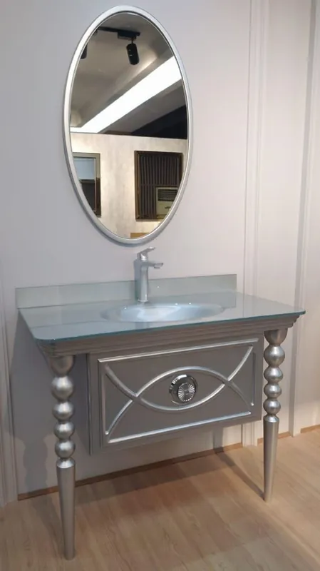Casa Padrino Barock Badezimmer Set Silber - 1 Waschtisch mit Glas Waschbecken & 1 Wandspiegel - Badezimmer Möbel im Barockstil Exklusiv