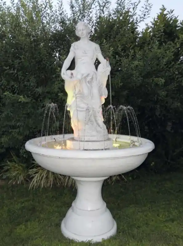 Casa Padrino Barock Springbrunnen Weiß Ø 102 x H. 178 cm - Runder Gartenbrunnen - Made in Italy Direktkauf