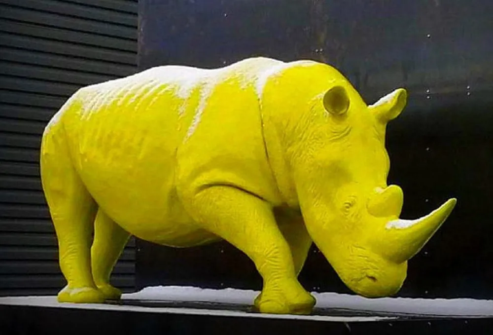 Casa Padrino XXL Deko Skulptur Nashorn Gelb 340 cm - Lebensgroße Garten Figur Rabatt
