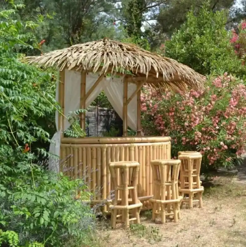 Schneller Versand Casa Padrino Luxus Bambus Gartenbar Set Naturfarben 200 x 100 x H. 270 cm - 1 Halbrunde Bambus Cocktailbar & 4 Bambus Barhocker - Garten Möbel - Bambus Möbel - Luxus Möbel