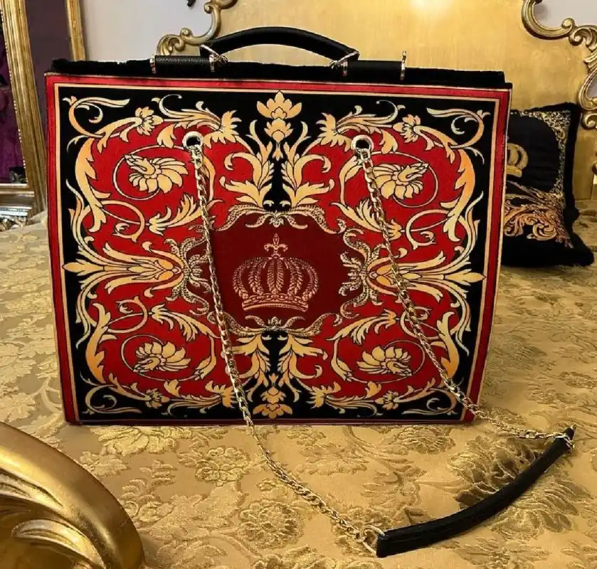 Pompöös by Casa Padrino Luxus Damen Handtasche Krone und Glitzersteine Rot / Schwarz / Gold 43 x H. 43 cm - designed by Harald Glööckler Expressversand