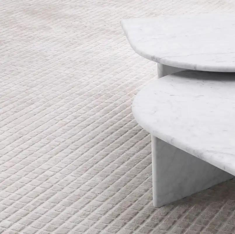Casa Padrino Luxus Viskose Teppich Silber-Sandfarben 300 x 400 cm - Handgewebter Wohnzimmer & Hotel Teppich - Wohnzimmer Deko Accessoires - Luxus Qualität Sale