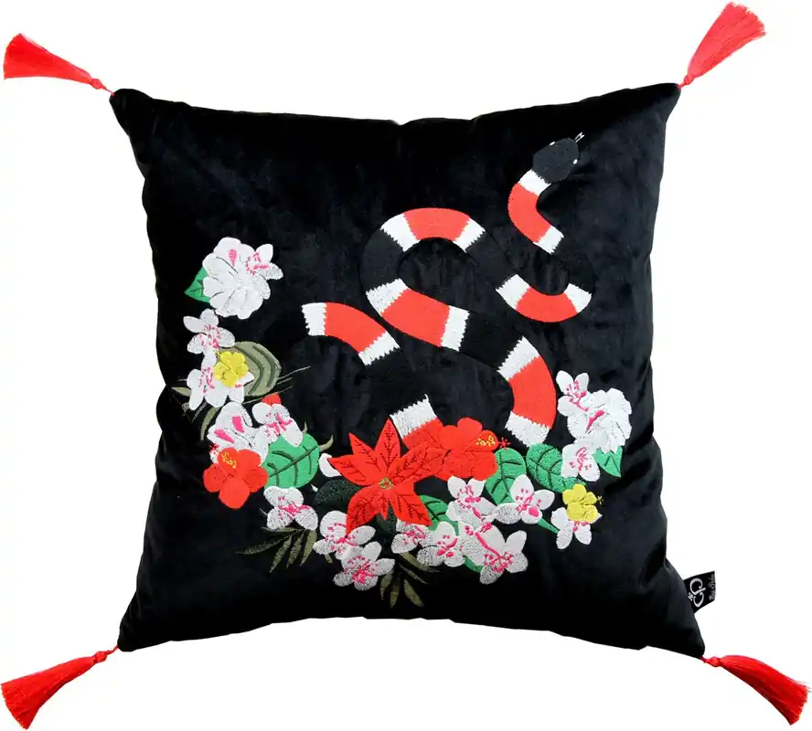 Sofort Bestellen Casa Padrino Luxus Deko Kissen mit Troddeln Snake Schwarz / Mehrfarbig 45 x 45 cm - Feinster Samtstoff - Luxus Qualität