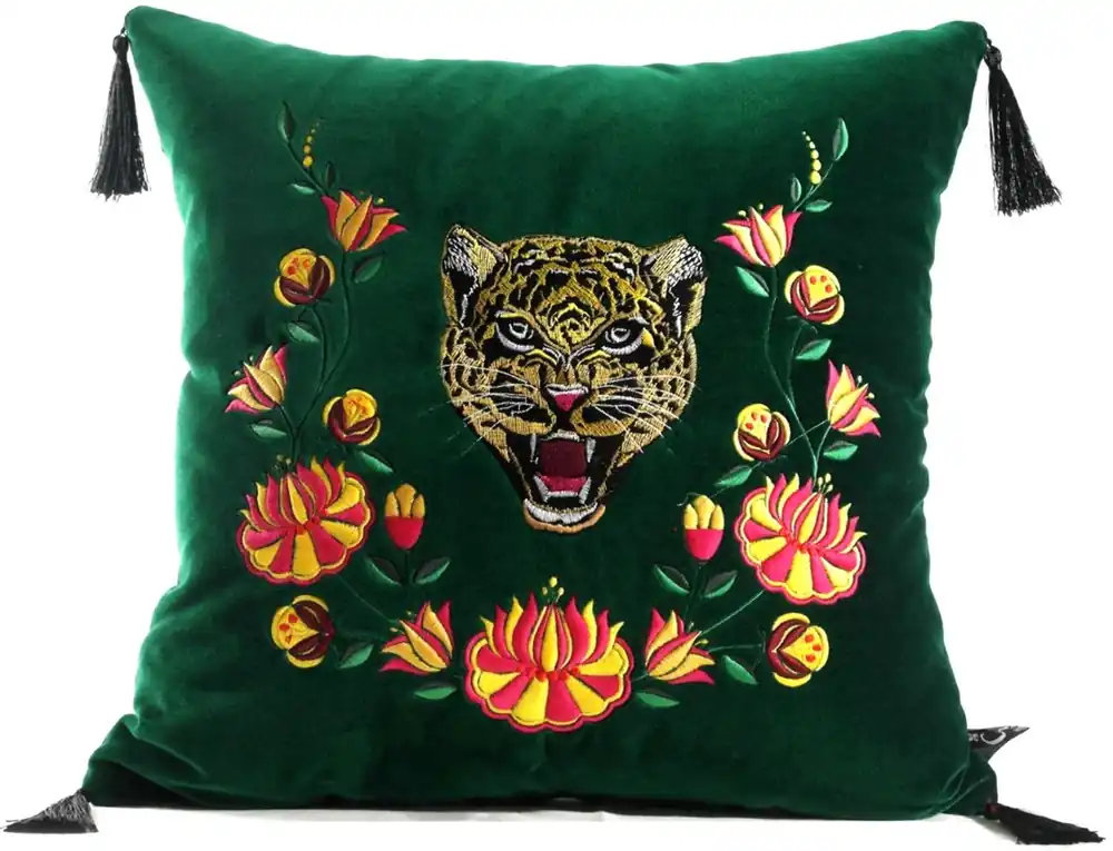 Angebot Casa Padrino Luxus Deko Kissen mit Troddeln Tiger Grün / Mehrfarbig 45 x 45 cm - Feinster Samtstoff - Luxus Qualität