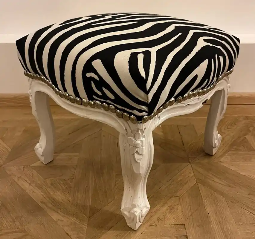 Casa Padrino Barock Fußhocker mit Zebra Design Schwarz / Weiß - Barockstil Hocker - Barock Möbel Bestpreis