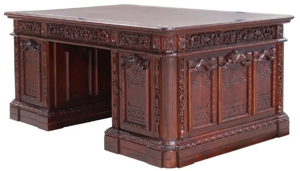 Casa Padrino Luxus Barock Mahagoni Schreibtisch Dunkelbraun / Braun 185 x 125 x H. 83 cm - Prunkvoller Barockstil Massivholz Bürotisch - Mahagoni Büro Möbel - Barock Büro Möbel Ausverkauf