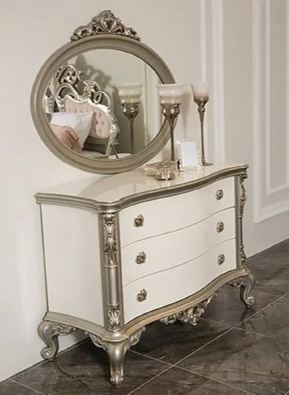 Casa Padrino Luxus Barock Schlafzimmer Kommode mit elegantem Wandspiegel Weiß / Silber - Massivholz Schrank mit Spiegel - Schlafzimmer Möbel im Barockstil - Edel & Prunkvoll Günstig
