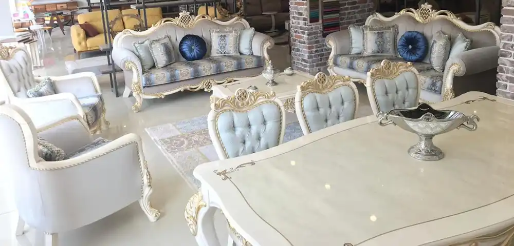 Casa Padrino Luxus Barock Wohnzimmer Set Grau / Blau / Weiß / Gold - 2 Sofas & 2 Sessel & 1 Couchtisch - Wohnzimmer Möbel im Barockstil - Edel & Prunkvoll Kostenloser Rückversand