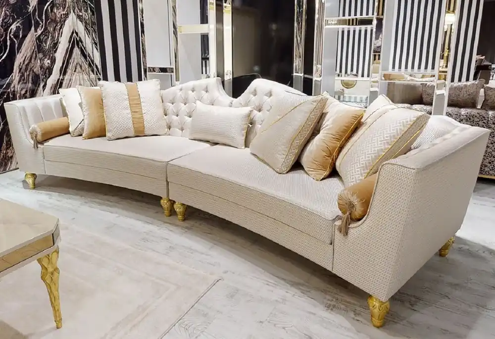Casa Padrino Luxus Barock Sofa Weiß / Gold - Gebogenes Wohnzimmer Sofa - Hotel Sofa - Luxus Barock Wohnzimmer & Hotel Möbel Kracherpreis