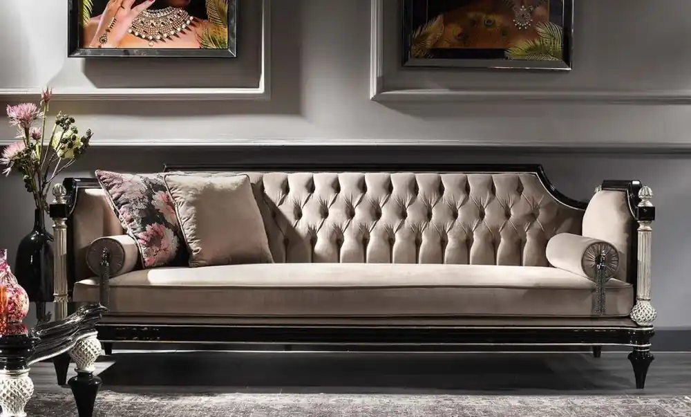 Casa Padrino Luxus Barock Samt Sofa Beige / Schwarz / Silber / Antik Gold 250 x 95 x H. 80 cm - Prunkvolles Wohnzimmer Sofa im Barockstil Solange Der Vorrat Reicht
