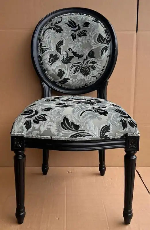 Casa Padrino Luxus Barock Esszimmer Stuhl Grau / Schwarz - Handgefertigter Antik Stil Stuhl mit elegantem Muster - Esszimmer Möbel im Barockstil - Barock Möbel - Barock Einrichtung Finale Aktion